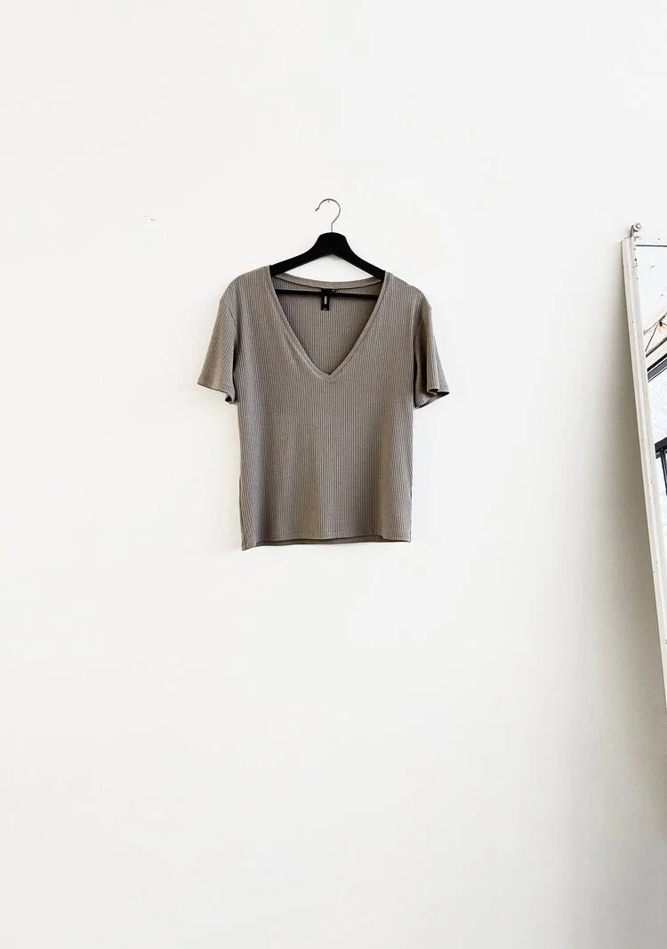 Esser V-Neck T-Shirt (Khaki) - Image 8